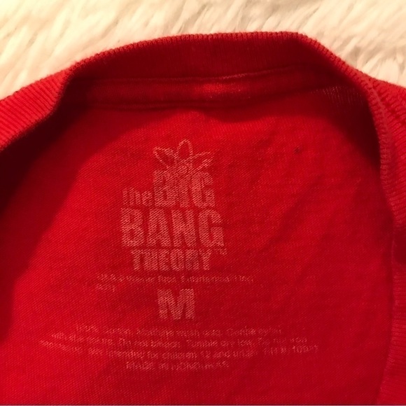 MEN’S Medium Red T-shirt With Sheldon Cooper/ Big Bang Theory Graphic. Unisex. - Picture 3 of 3